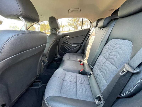 Imagem 10 de 15 de Mercedes-benz Gla 200 1.6 Cgi Style 16v Turbo 4p 2018
