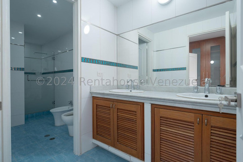 Amplio Y Exclusivo Penthouse En Alquiler, Totalmente Remodelado En La Tahona. #24-29250