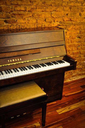 Piano Yamaha C108 Japón (garantía + Traslado + Afinación) Caoba Brillante