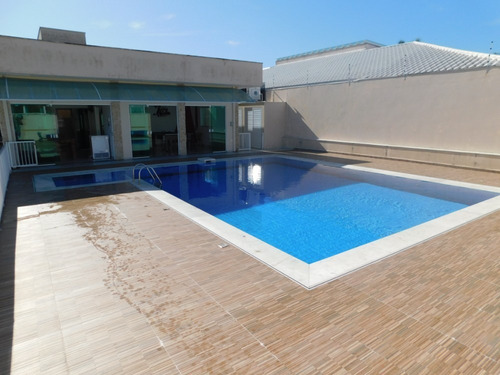 Imagem 1 de 14 de Casa De Alto Padrão Com Piscina À Venda Na Praia De Peruíbe.