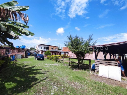  Al/  Casa Granja Comoda Y Segura, Con Caballerizas Y Area Para Colocacion De Pasto Y Mas  En  Venta En  Eltamarindo Cabudare  Lara, Venezuela. 3 Dormitorios  2 Baños  1027 M² 