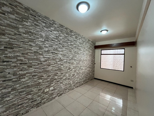 Alquilo Casa En Residencial María Fernanda, En San Pablo De Heredia. La Casa Es Muy Amplia, Construida En Un Piso, Muy Segura Y Residencial Muy Tranquilo Con Excelente Ubicación