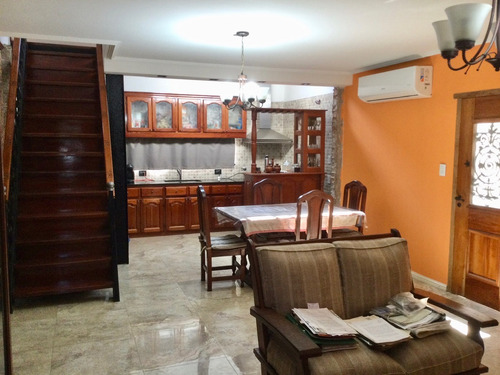 Venta Casa En 2 Plantas Con Pileta Y Quincho Glew