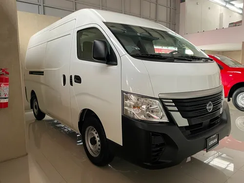 Nissan Urvan 2.5 Panel Amplia Aa Mt