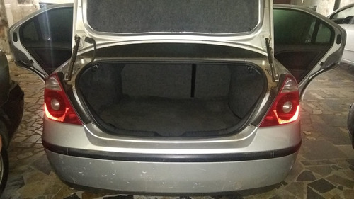 Ford Mondeo 2.0 Ghia 4p