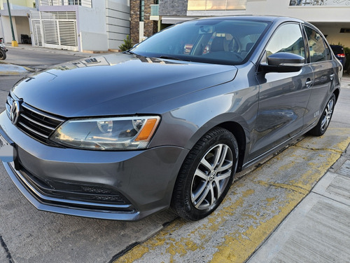 Volkswagen Jetta 2.0 Live At