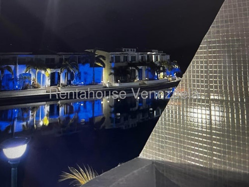 Cs Se Vende Townhouse Dúplex En Puerto Encantado/ Higuerote/ 25-22795