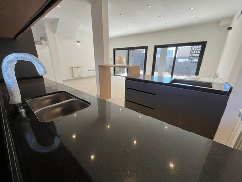 Venta Duplex 3 Dormitorios Nuevo Rincones Mananti