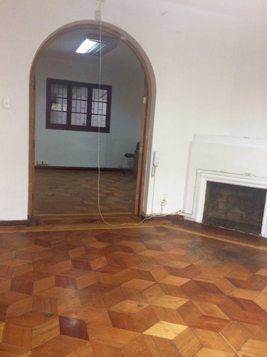 Casa Con Permiso Comercial. Excelente Ubicación.