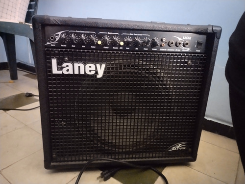 Amplificador De Guitarra Laney Lx65r De 65 Watts 