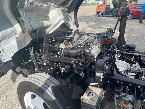 Imagen 7 de 15 de Isuzu Elf 600 H 2015 Chasis Cabina