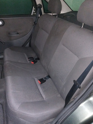 Imagem 7 de 10 de Corsa Sedan Premium 1.4 Econoflex 2010/2011 4 Portas.