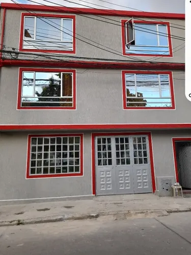Casa Con 5 Apartamentos,4 Baños,4 Cocinas,un Aparta Estudio,