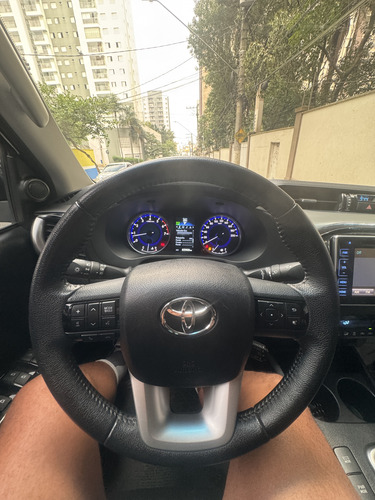 Toyota Hilux 2.7 Srv Cab. Dupla 4x2 Flex Aut. 4p