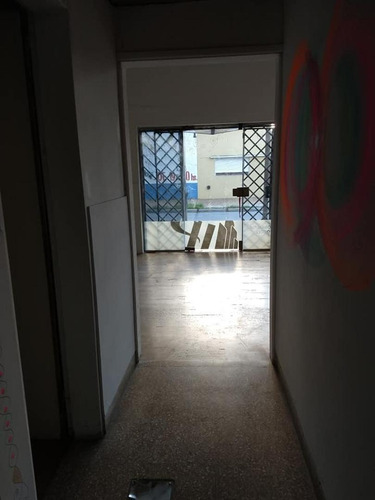 Imagen 24 de 30 de Venta Local Comercial + Departamento Con Patio 530 E/6 Y 7