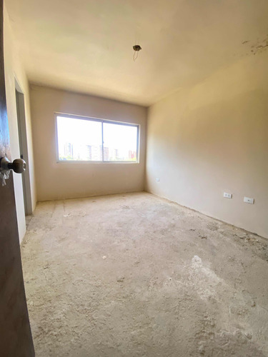 Annic Coronado Vende Townhouse Con Planta 100% Obra Gris En Villas De Aricagua, Urbanización Mañongo 269909
