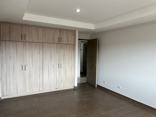 Vendo Casa En Residencial Los Crotos, San Pablo Heredia, Con Patio Muy Amplio, Casa Es Muy Iluminada Y Ventilada, Todas Las Áreas Son Muy Espaciosas Tanto Sociales Como Las Habitaciones