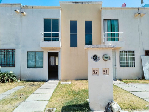 Casa Dos Niveles En Rancho San Pedro Querétaro, Dentro De Conjunto Habitacional Con Acceso Controlado