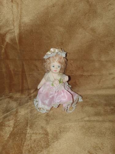 Muñeca De Porcelana Antigua De Colección Vestimenta Hermosa (Usado)