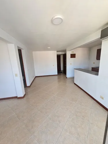 Vendo Apartamento Ubicado En La Parte Baja De La Loma De Los Bernal.