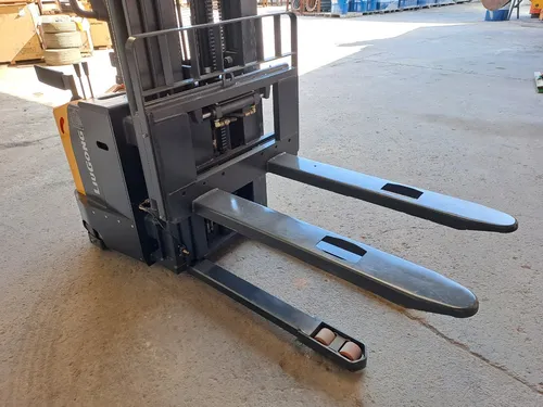 Apilador Electrico Liugong 2000kg 5.5m
