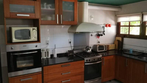 Imagen 11 de 27 de Comoda Casa Quinta De 4 Dormitorios Y 13.000 M2 De Parque Arbolado