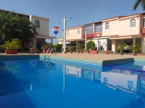 Townhouse En Conjunto Residencial La Rosaleda, Urbanizacion Sabanamar, Isla De Margarita