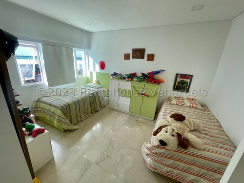 Ss: Vende Casa 23-31321 En La Lagunita De 827 M2, 8h/12b/25pe