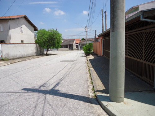 Vende-se Galpão Com Edícula, No Bosque Dos Eucalíptos Em Ótima Localização.