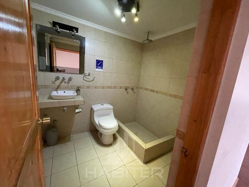 Casa En Venta De 4 Dorm. En Curicó
