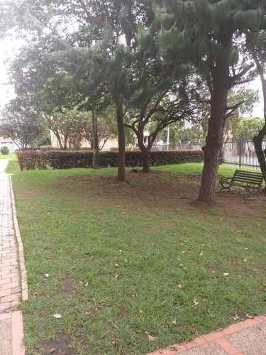 Imagen 2 de 14 de Vendo Apartamento En Alamos Norte,bogotá