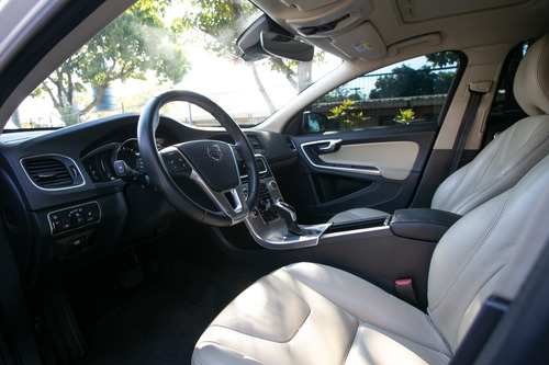 Imagem 6 de 14 de Volvo V60 2.0 T4 Drive-e Momentum