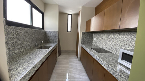 Departamento En Venta De 3 Habitaciones En Privada