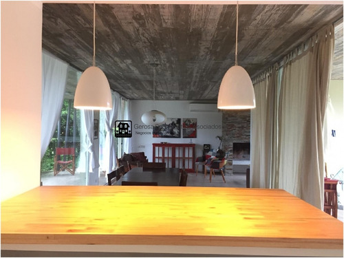 Moderna Casa En Pinares, Ubicada A 3 Cuadras Del Mar- Ref: 1329