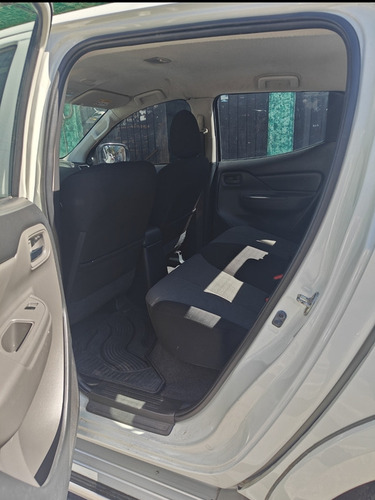 Mitsubishi L200 2.4 Cabina Doble 4x2 Mt