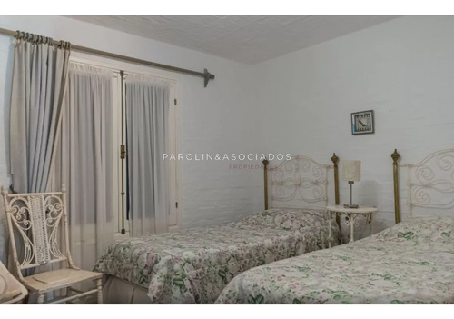 Hermosa Casa En Venta De 5 Dormitorios En Solanas, Punta Del Este.