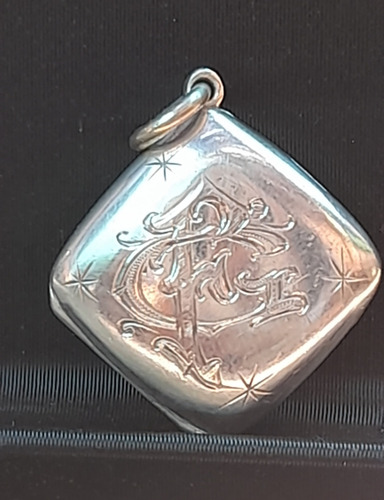 Relicario De Plata Antiguo Usado Con Monograma (Usado)