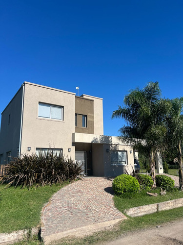 Casa En Alquiler En Barrio Santa Rita 