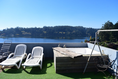 Espectacular Casa Con Vista Privilegiada A Laguna Chica