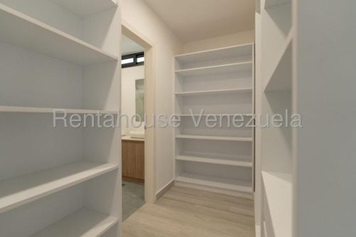 Hermosa Casa Totalmente Remodelada En Venta Ubicada En El Cafetal 25-17659