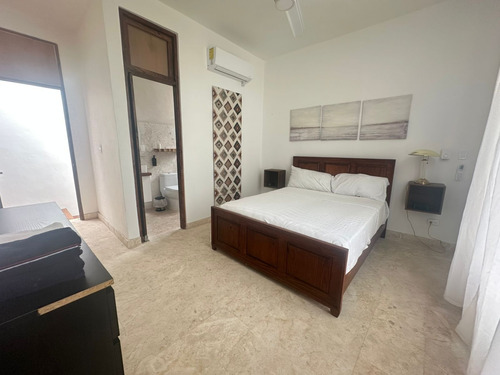 Casa En Venta En La Zona Colonial Con Un Estilo Clasico.