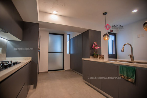 Casa Nueva De Lujo En Venta Chapalita Una Planta, En Esquina.
