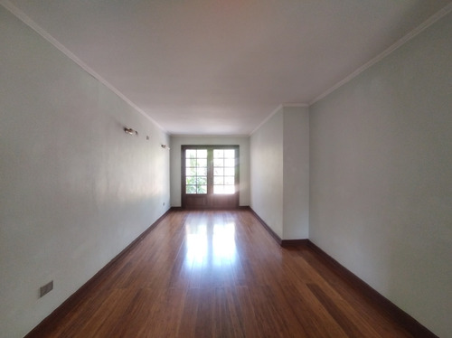 Venta Amplia Casa De Dos Pisos 5d/3b/2e, Peñablanca.