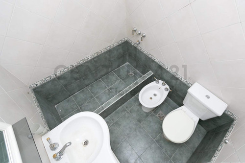 Venta Ph 2 Ambientes Con Patio, Terraza Y Parrilla Propia. Barracas