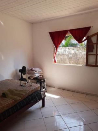Imagem 4 de 15 de Chácara No Bairro São Fernando, Em Itanhaém, Litoral Sul De São Paulo, Localizada No Lado Serra À 1800 Metros Da Rodovia. Imóvel Com 2.400 M² De Terreno Sendo 150 M² De Área Construída. Possui Vaga Pa