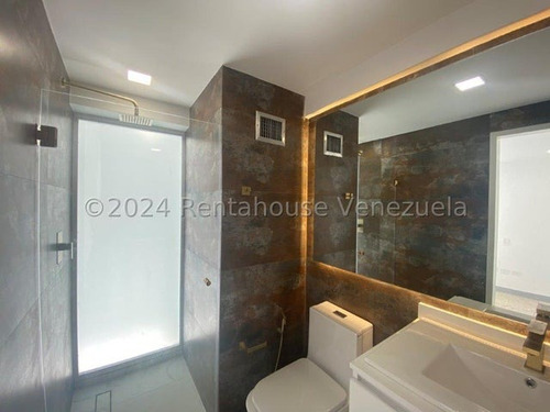 Ampllio Y Remodelado Apartamento En Venta En Altamira 25-21699 Ag