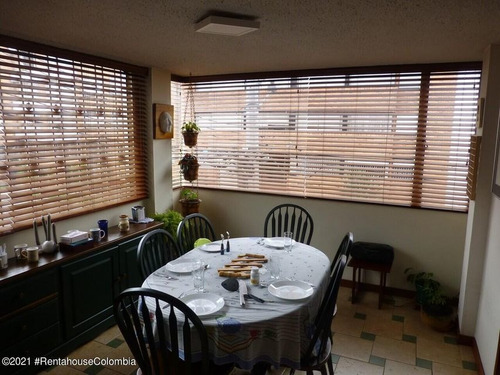 Apartamento En Santa Barbara Rah Co: 21-1755