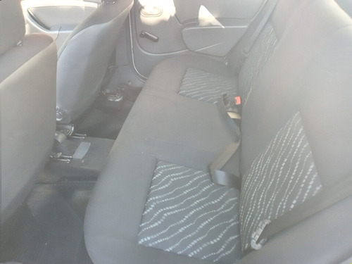 Imagem 2 de 7 de Renault Logan 2011 1.0 16v Expression Hi-flex 4p