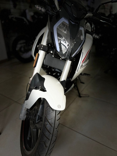 Imagen 14 de 15 de Benelli 180s