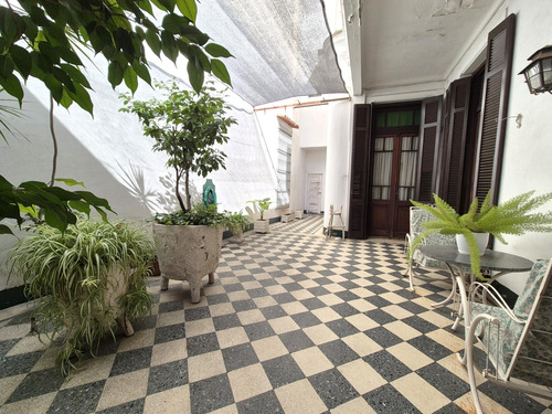Casa En Venta Sobre Lote Propio. Dos Propiedades En Block